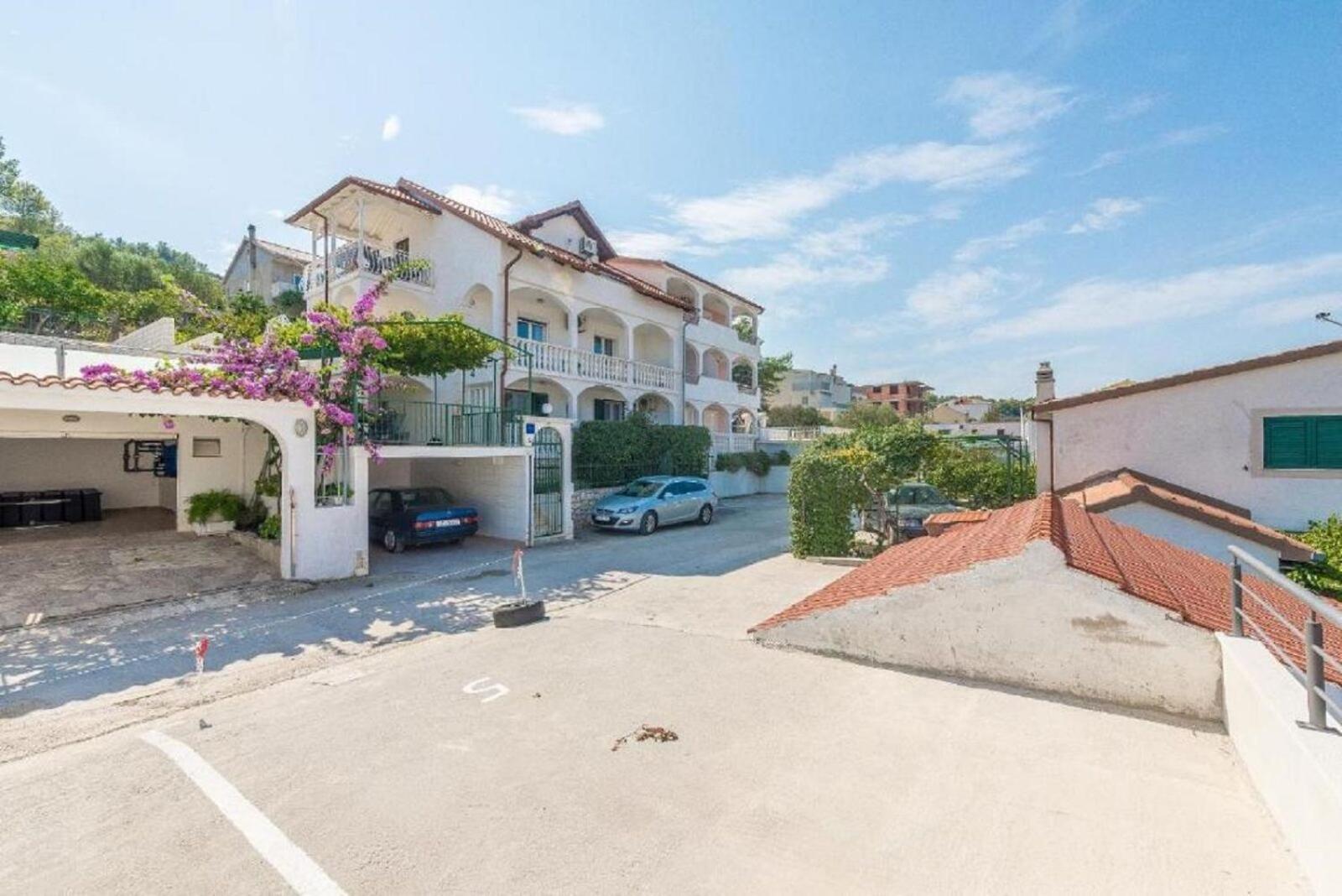 Apartment Bubi Trogir Exterior foto